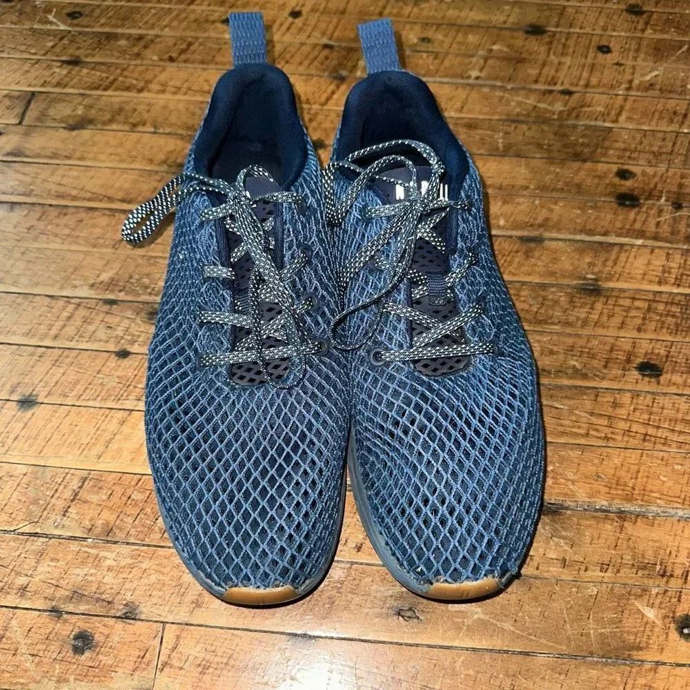 No Bull navy blue athletic M 11.5 mesh honeycomb tennis shoes
